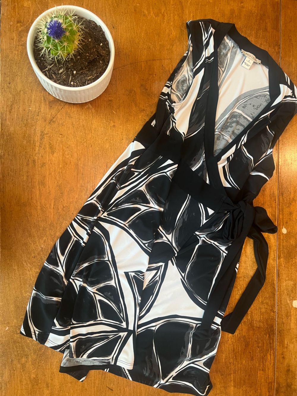 White House Black Market Wrap Dress Black White Print Size L Tie Waist